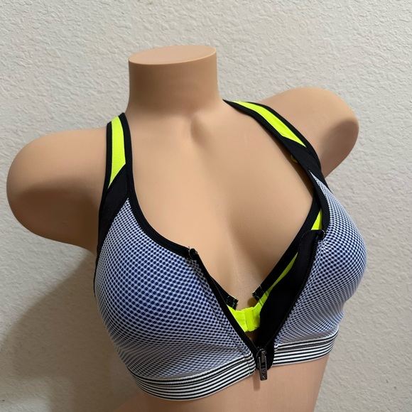 Victoria’s Secret sports bra size 32D - Picture 3 of 8
